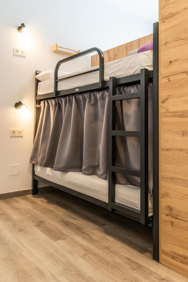Four Rooms Hostel Lugo Ngoại thất bức ảnh
