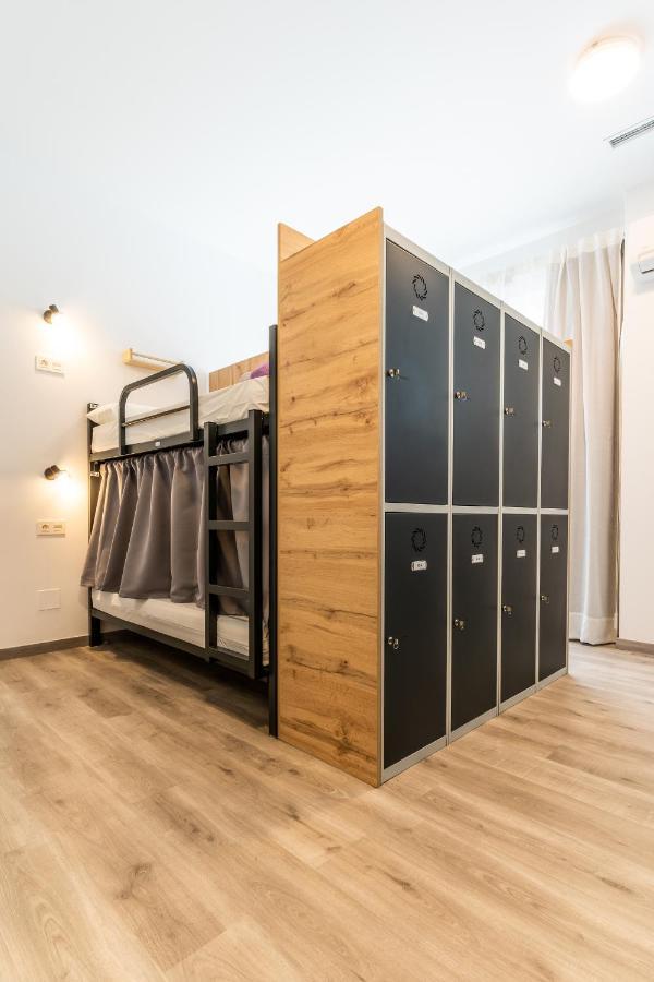 Four Rooms Hostel Lugo Ngoại thất bức ảnh