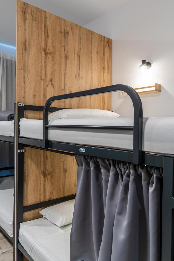Four Rooms Hostel Lugo Ngoại thất bức ảnh